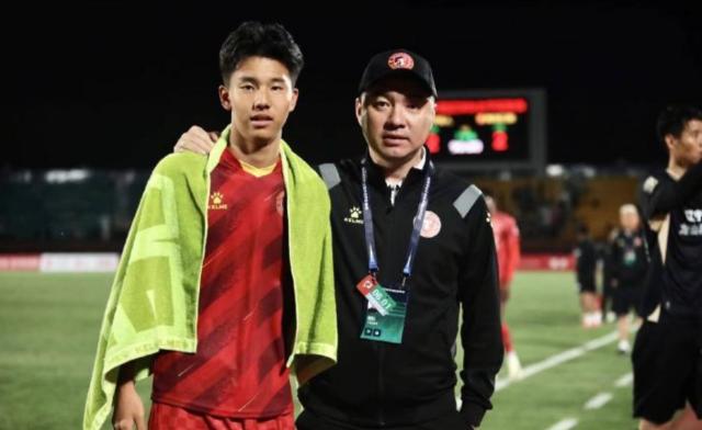 开云中国-专访前国脚张永海之子：老爸教我往后卫难受处踢！